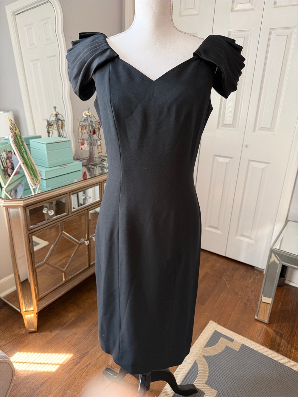 Joan Leslie Vintage 90s Black V-Neck Sheath Dress Fab Shoulders Beautiful 8 ❤️